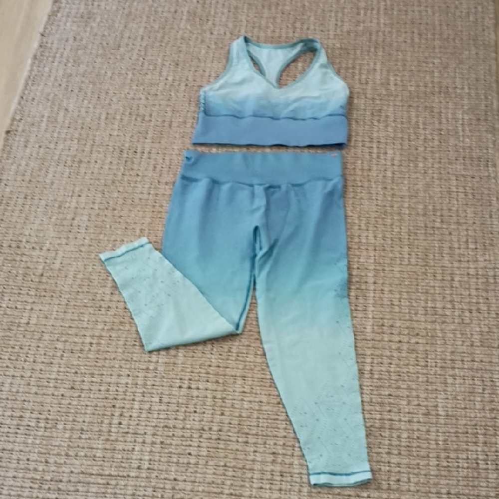 Victoria Secret Blue Ombre Sports Bra and Leggings Set